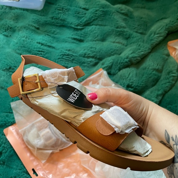 SHEIN sandals - Picture 2 of 7